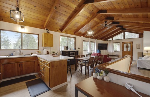 Twain Harte House | For the discerning guest! Cabin at Lilac Terrace 🌲⛷️with summer TH Lake Access.