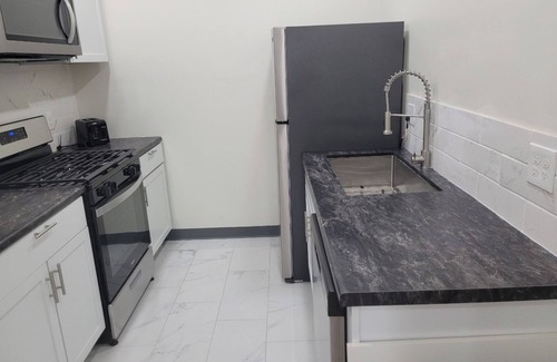 Cleveland Apartment | For Traveling Professionals! Newly Renovated 1bed/1bath-10 minutes to downtown