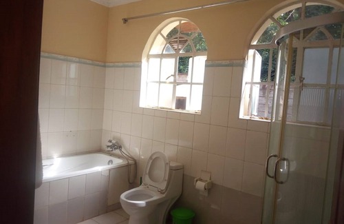 Riruta Bed & Breakfast | Forest Breeze Gardens