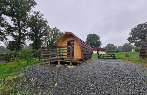 Pouligny-Notre-Dame House | Forest cabin near nautical base with terrace and parking