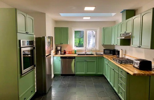 Prince Edward Apartment | Forest Guest Suite Near Picton Centre (Pet-Friendly &Hot Tub &Park Pass)n