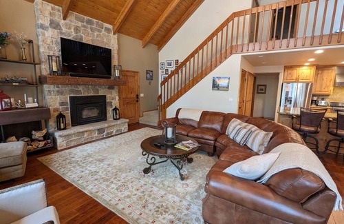Munds Park House | Forest Haven at Munds Park w/forest access & walking distance to Lake Odell!