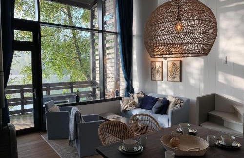 Maubray House | Forest Mansion Retreat
