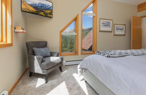 Breckenridge House | Forest View Lodge: Breathtaking Mountain Views