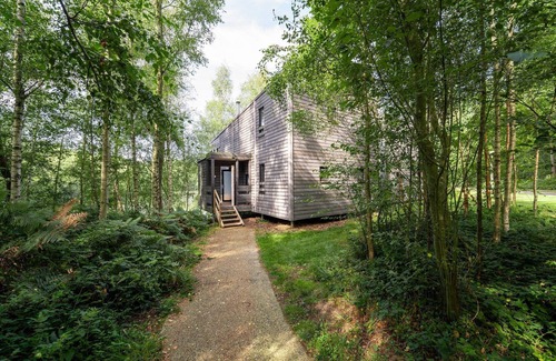 Antoing Villa | Forest-View Mansion, Hainaut