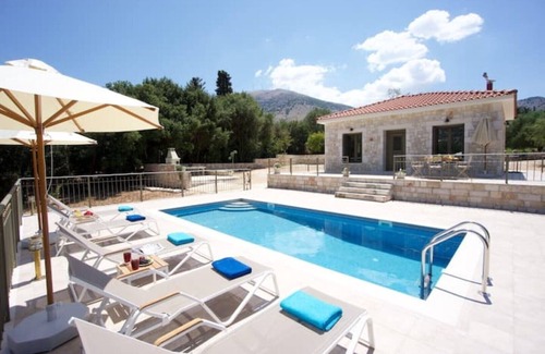 Logarata Villa | Forest Villas Kefalonia (Theo Villa)