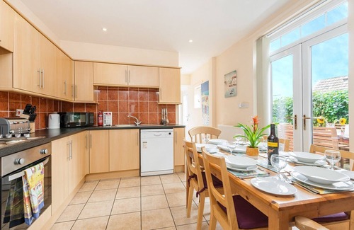 Sheringham Apartment | Foresters - sleeps 6 guests, Sheringham