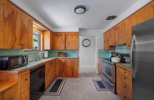 Olympia House | Forget your worries in this spacious and serene space