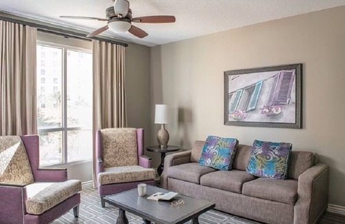 Las Vegas Resort | Formula 1 Racing Week Las Vegas 2024 at Wyndham Grand Desert 2BR Deluxe