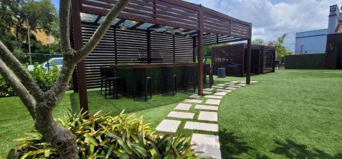Survey Creek Hotel | Fort Lauderdale Grand Hotel