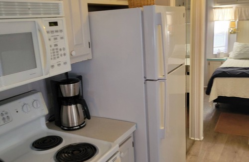 Iona Cottage | Fort Myers Beach- 10 minute drive Pineapple Vacation Homes