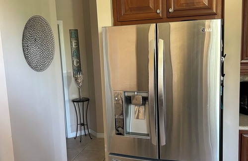 Biggar Villa | Fort Myers Villa approximately 3 miles to beach with private pool and hot tub.
