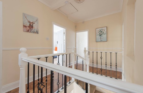 Shirley House | Fortified Stunning 5 Bedroom House - Croydon