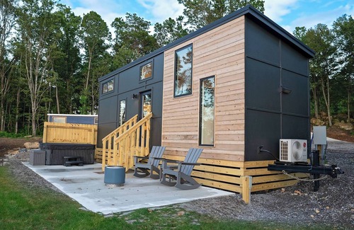 Lupton City House | Foster Falls at Mountain's Ledge