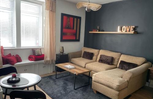 Dunfermline Apartment | Foundry Street Apartment 1 - Dunfermline City Centre