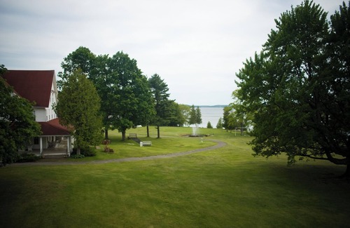 Lake Leelanau Resort | Fountain Point - Hotel Room 7