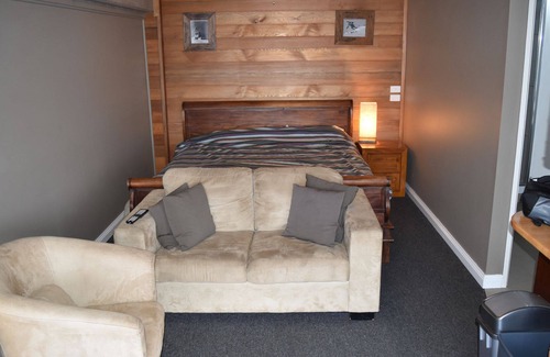 Hotham Heights Apartment | Fountains 16 - Cosy apartment ideal for couples