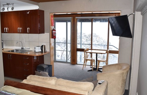 Hotham Heights Apartment | Fountains 16 - Cosy apartment ideal for couples