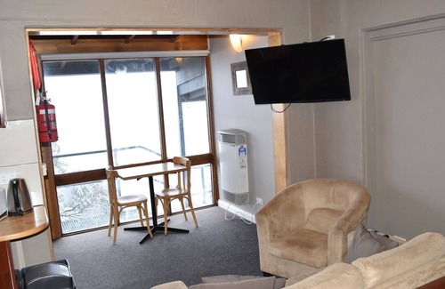 Hotham Heights Apartment | Fountains 16 - Cosy apartment ideal for couples