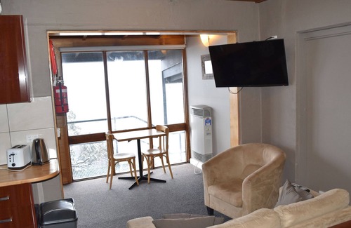 Hotham Heights Apartment | Fountains 16 - Cosy apartment ideal for couples