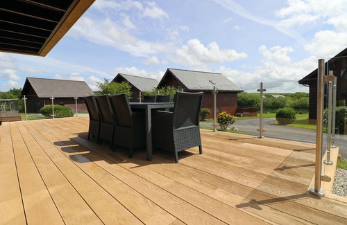 Winnard's Perch Ski Chalet | Four bedroom holiday lodge with onsite watersports.
