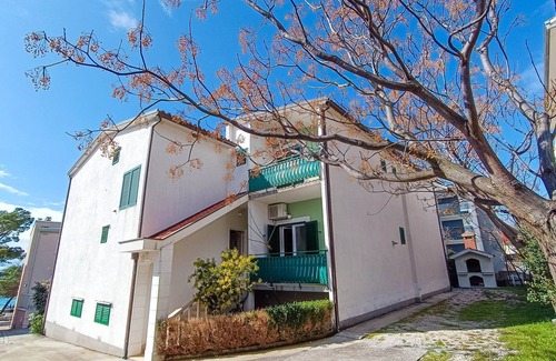 Promajna Apartment | Four-bedroom apartment near beach Promajna, Makarska (A-23184-c)