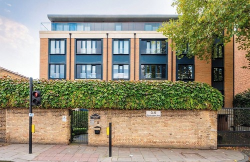 Camden Town with Primrose Hill House | Four Bedroom Dream and Graeat WiFi