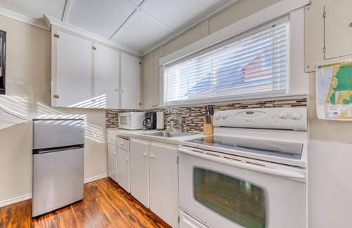 Rockaway Beach Cabin | Four Dog-Friendly Rentals Near Beach Access - Ideal for Multi-Families