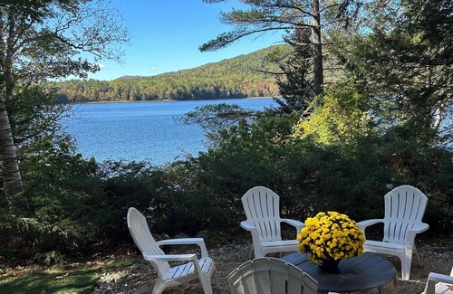 Plymouth House | Four-Season Lakefront 4BR | The Lookout at Loon Lake | Sleeps 10 | Pet-Friendly