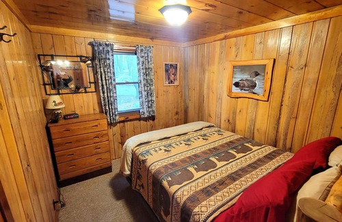 Arbor Vitae Cabin | Four Season Three Bedroom Cabin with private dock, firepit, kayaks/paddle boards
