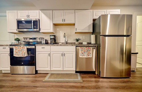 Ellicott City Apartment | Four Seasons Apartment in charming Elkridge
