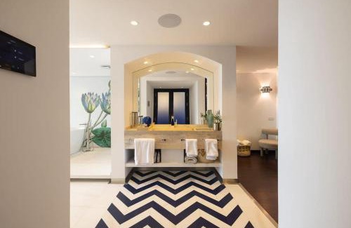 Garden City Apartment | Four Seasons Luxurious Apartment