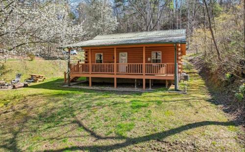 Bryson City House | Fox Creek Cabin 2: Creekside Cabin in the Smoky Mountains!