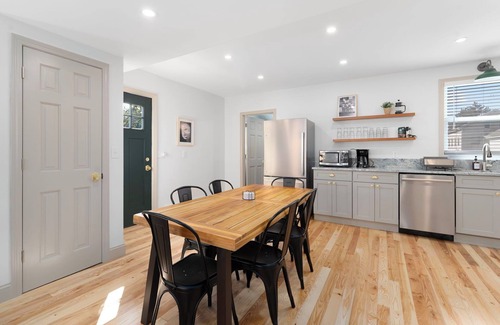 Fox Point House | Fox Point House: Walk to Brown/RISD + Free Parking for Up to 3 Cars!