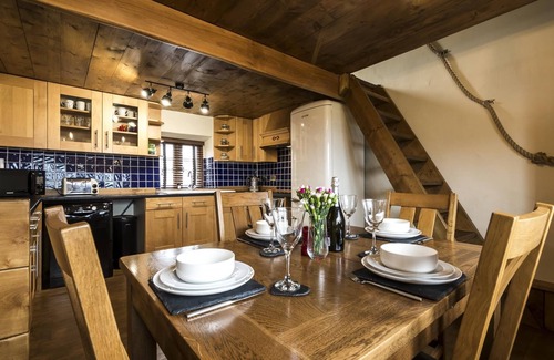 Tiers Cross Cottage | Foxglove - Luxurious Barn Conversion - Blossom Farm