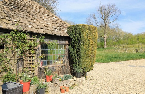 Bourton-on-the-Water Cottage | FOXHILL FARM BARN, with a garden in Bourton-On-The-Water
