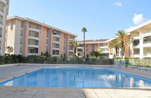 Frejus Port Apartment | Fréjus: 1BR Apt, Sleeps 5, Pool, Beach 150m, Parking, Pets OK