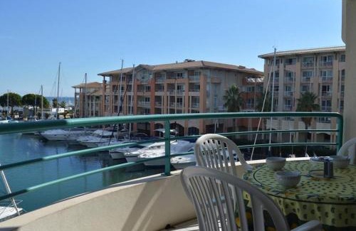 Frejus Port Apartment | Fréjus: Appt 2P, 5 pers, Piscine, Plage à 150m, Parking, Animaux OK - FR-1-226A-357