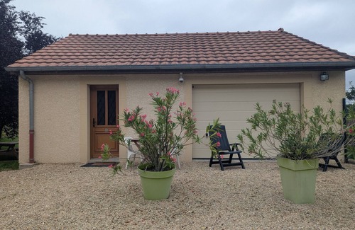 Braucourt Cottage | Comfortable studio with private outdoor space