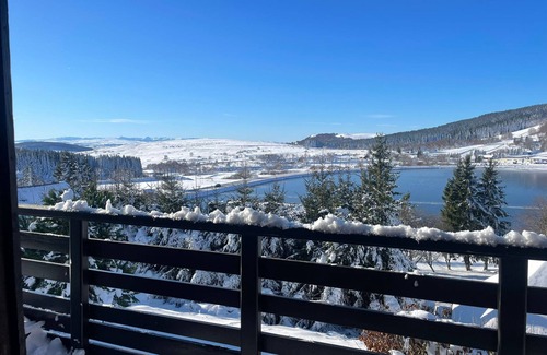 Besse-et-Saint-Anastaise Ski Chalet | Mountain chalet with balcony, near slopes and center