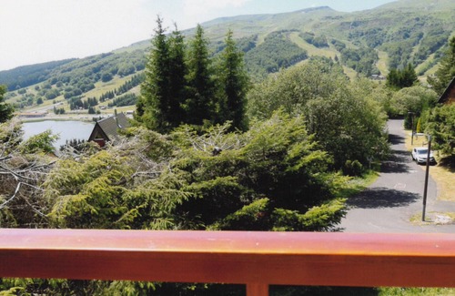 Besse-et-Saint-Anastaise Ski Chalet | Typical chalet near resort center with private parking