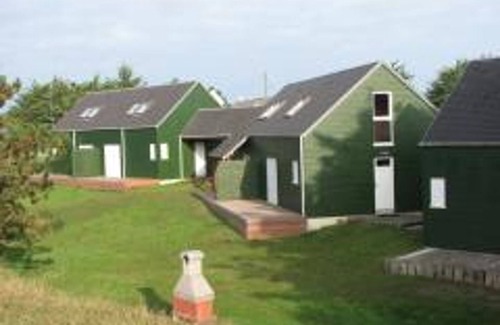 Saint-Martin de Brehal Cottage | Family-Friendly Seaside Cottage: WiFi, Shared Laundry, Terrace, Pets Welcome, Parking