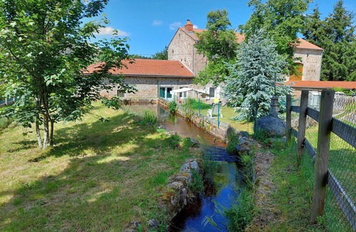 Esplantas Cottage | Charming Restored Mill by River with Terrace, Near Saugues – Sleeps 8