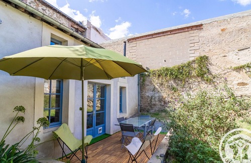 Ingrandes-Le Fresne sur Loire Cottage | Cozy House by the Loire with Terrace