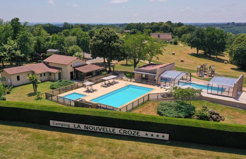Rouffignac-Saint-Cernin-de-Reilhac House | Camping familial 4* avec Piscine |Mobil-home 4p+TV