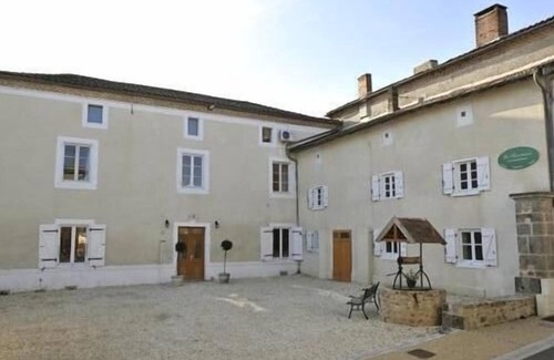 Saint-Saud-Lacoussiere Villa | Le Santuaire: Luxury villa with heated swimming pool and many more amenities!