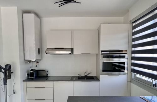 Carqueiranne Apartment | Frangipani - Carqueiranne harbour and beaches