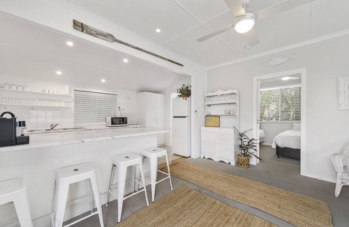 North Haven Cottage | Frangipani Cottage - walk to river, beach, eateries