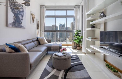 Dubai Marina Apartment | Frank Porter - Iris Blue
