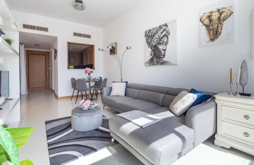 Dubai Marina Apartment | Frank Porter - Iris Blue